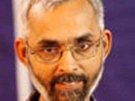 സിആര്‍ നീലകണ്ഠനെ ഡിവൈഎഫ്‌ഐക്കാര്‍ മര്‍ദ്ദിച്ചു