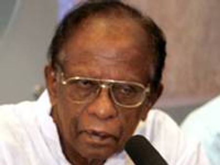 സുകുമാര്‍ അഴീക്കോടിന് അമ്മയുടെ നോട്ടീസ്