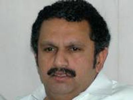 പിതാവിനും സഹോദരിയ്ക്കുമെതിരെ മുരളീധരന്‍