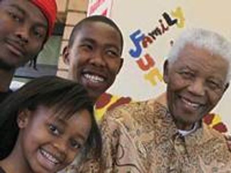 ചെറുമകള്‍ മരിച്ചു;മണ്ടേല ലോകകപ്പ് ഉദ്ഘാടനത്തിനില്ല