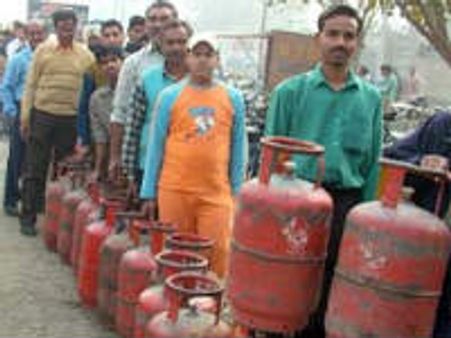 പാചകവാതകത്തിനും തത്‍കാല്‍ വരുന്നു