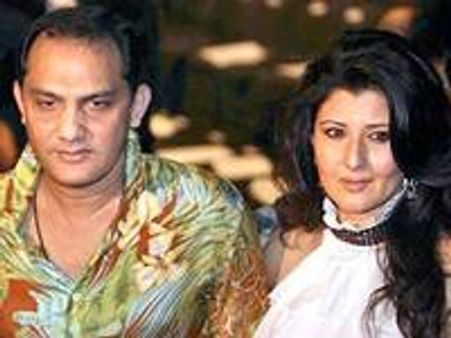 വീണ്ടും പ്രണയം: അസ്ഹര്‍ സംഗീതയെയും കൈവിടുന്നു?