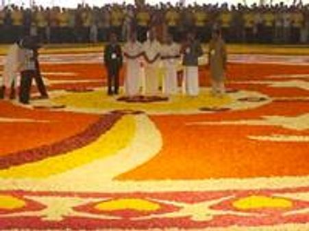 ഏറ്റവും വലിയ പൂക്കളം കോഴിക്കോട്ട്