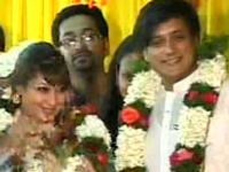 ശശി തരൂരും സുനന്ദ പുഷ്‌കറും വിവാഹിതരായി