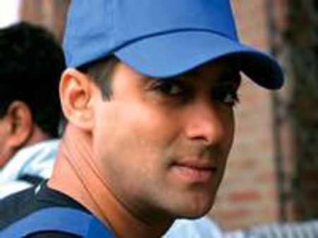 സല്‍മാന്‍ കുടുംബം ദേശഭക്തര്‍: ബാല്‍ താക്കറെ