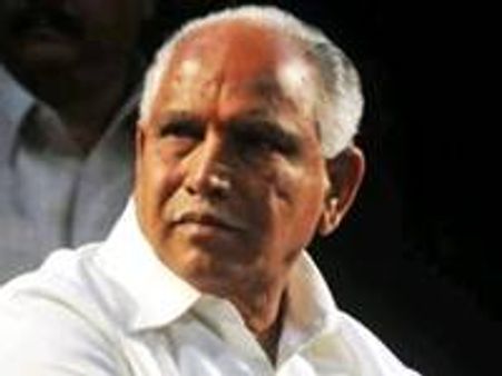 കര്‍ണാടക: 2 മന്ത്രിമാരെക്കൂടി പുറത്താക്കി