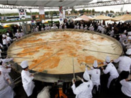 ഒരു ലക്ഷം മുട്ട കൊണ്ടൊരു ഓംലെറ്റ്