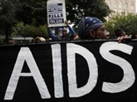 അശ്ലീലചിത്രത്തിലഭിനയിക്കുന്ന താരത്തിന് എയ്‍ഡ്‍സ്