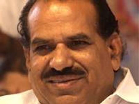 മുല്ലപ്പള്ളി ചെന്നിത്തലയെ പോലെ തരംതാഴരുത്