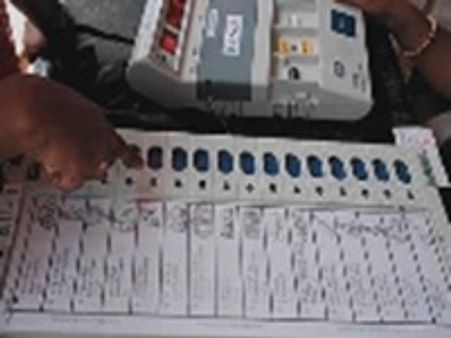 ആദ്യഫലം ബിജെപി-ജെഡിയു സഖ്യത്തിന് അനുകുലം