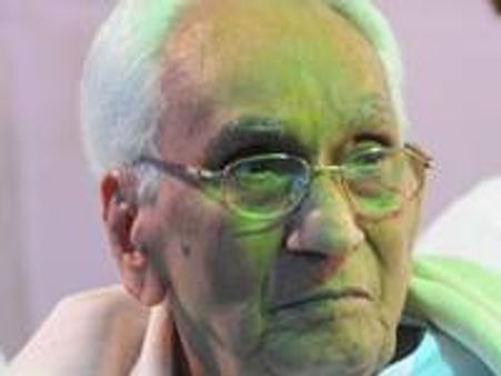 കരുണാകരന്റെ നിലയില്‍ നേരിയ പുരോഗതി