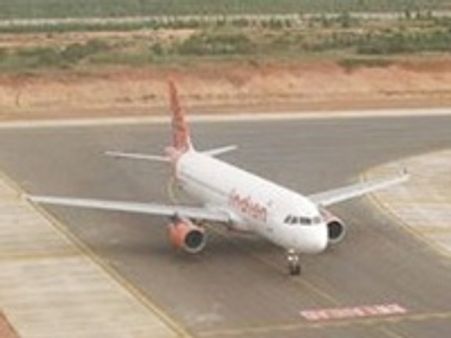 കണ്ണൂര്‍ വിമാനത്താവളത്തിന് വിഎസ് തറക്കല്ലിട്ടു