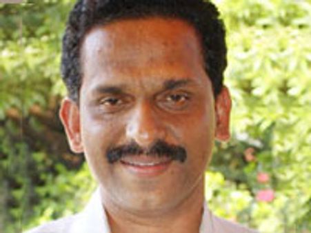 പി ശശിയ്ക്ക് ഞരമ്പുരോഗം: എംആര്‍ മുരളി