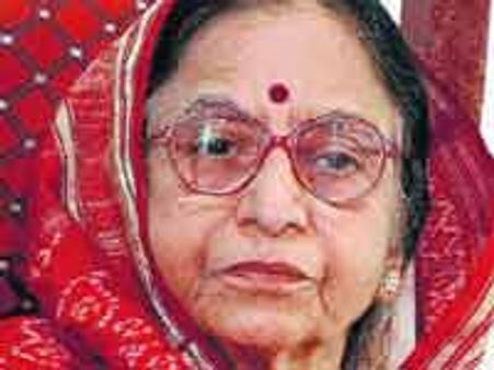 പ്രതിഭയുടെ അടുക്കളപ്പണി; മന്ത്രിയുടെ പണിപോകും