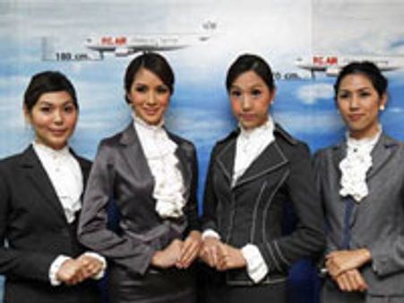 എയര്‍ഹോസ്റ്റസുമാരായി ഹിജഡകള്‍