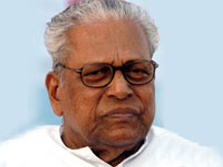 വിഎസിനും മകനുമെതിരെ കേസെടുത്തു