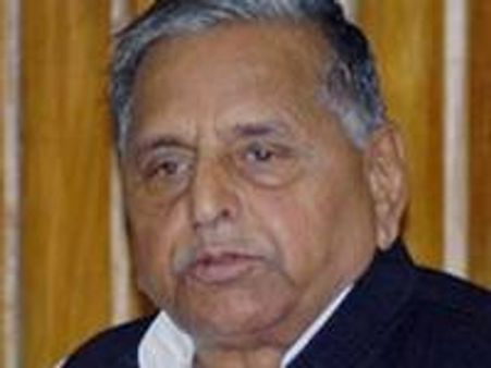 മുലായവും മകനും വീട്ടുതടങ്കലില്‍