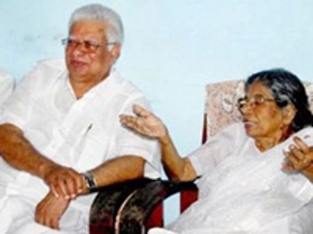 4സീറ്റ് നല്‍കാമെന്ന് കോണ്‍ഗ്രസ്; പോരെന്ന് ഗൗരിയമ്മ