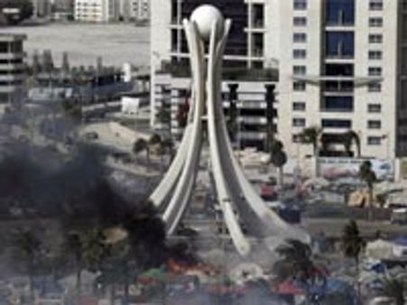 ബഹ്‌റൈന്‍ പ്രക്ഷോഭത്തിന്റെ പ്രതീകം തകര്‍ത്തു