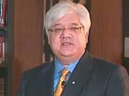 ചോദ്യം ഇന്ത്യയെക്കുറിച്ച്, റിം തലവന്‍ ചൂടായി