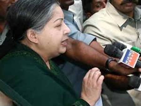 കമ്മലിട്ടു; തലൈവിയില്‍ കാതലായ മാറ്റം