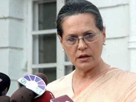 സോണിയയുടെ യാത്രകള്‍; അധികൃതര്‍ ഇരുട്ടില്‍തപ്പുന്നു