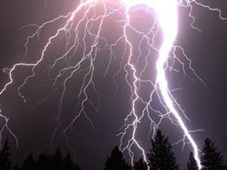 39 കുട്ടികളും അധ്യാപികയും ഇടിമിന്നലേറ്റ് മരിച്ചു