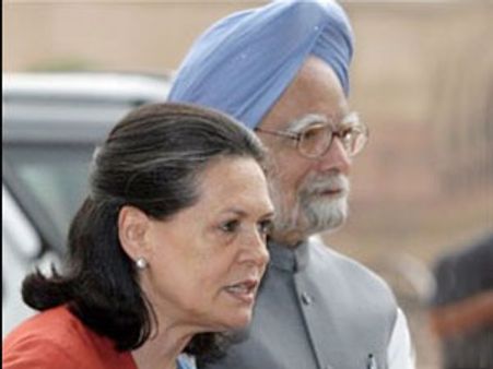 മന്‍മോഹനും സോണിയയും മുംബൈ സന്ദര്‍ശിച്ചു