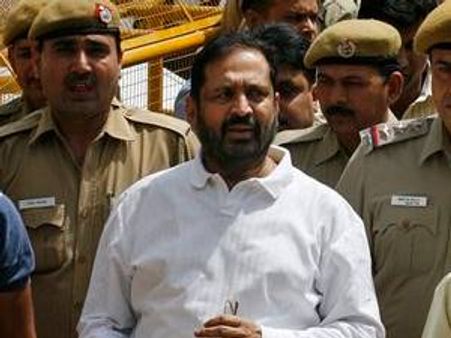 കല്‍മാഡിയ്ക്ക് സ്‌പെഷ്യല്‍ വാന്‍ വേണമെന്ന്