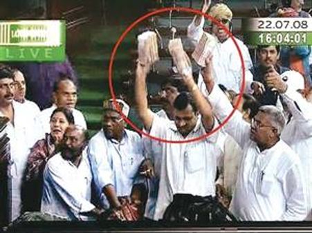 വോട്ടിനു കോഴ:സക്‌സേന അറസ്റ്റില്‍