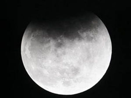 ചന്ദ്രന്‍ ചെറുപ്പക്കാരനെന്ന് ശാസ്ത്രജ്ഞര്‍