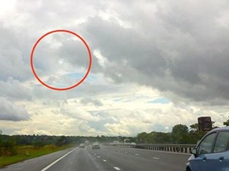 പകല്‍വെളിച്ചത്തില്‍ പറക്കുംതളിക പ്രത്യക്ഷപ്പെട്ടു