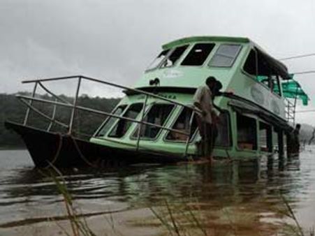 തേക്കടി ദുരന്തം; ബോട്ട് വാങ്ങിയതില്‍ പിഴവ്