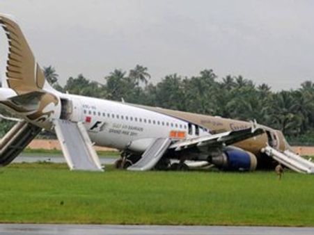 അപകടകാരണം പൈലറ്റിന്റെ അശ്രദ്ധയെന്ന് സൂചന