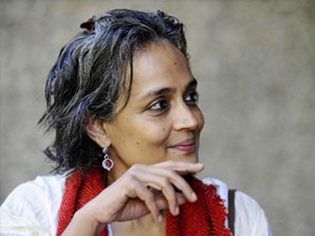 ഹസാരെ സമരം ഒരു റിയാലിറ്റി ഷോയാക്കി: അരുന്ധതി