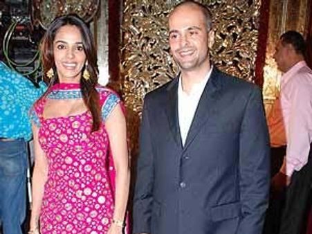 മല്ലിക ക്ഷരാവത്തിന്റെ സഹോദരനെതിരെ കേസ്