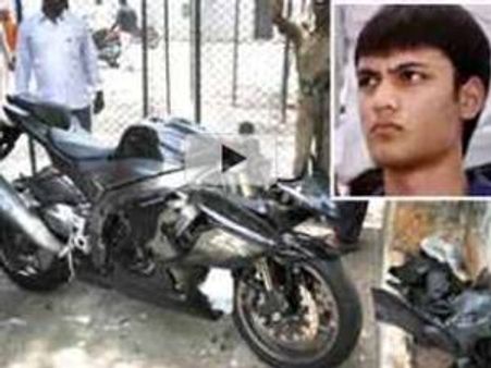 അസ്ഹറിന്റെ മകന്റെ ബൈക്ക് കടക്കാരന്റെ പേരില്‍