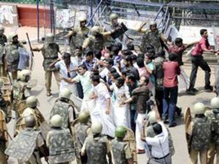 എസ്എഫ്‌ഐ മാര്‍ച്ചില്‍ സംഘര്‍ഷം