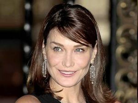 പ്രണയത്തിന് വഴിയൊരുക്കിയത് പൂക്കള്‍: കാര്‍ല ബ്രൂണി