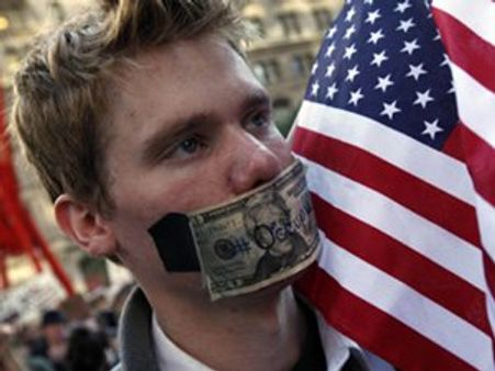 സമരം കോടീശ്വരന്മാരുടെ വീടിന് മുന്നില്‍