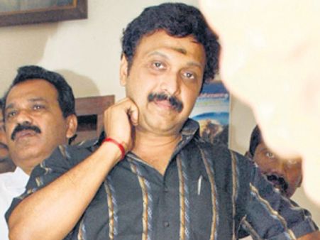 വിഎസിന് കാമഭ്രാന്തെന്ന്, ഹര്‍ത്താല്‍ തുടങ്ങി