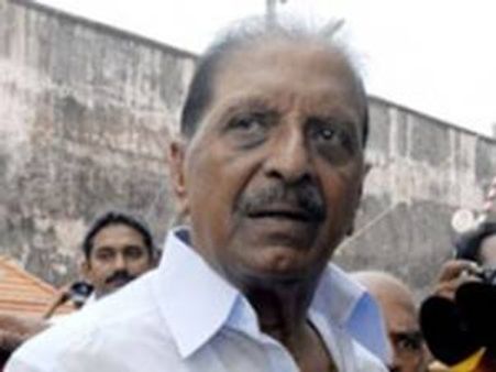 ഉമ്മന്‍ചാണ്ടി കരിക്കിന്‍വെള്ളം പോലെ: പിള്ള