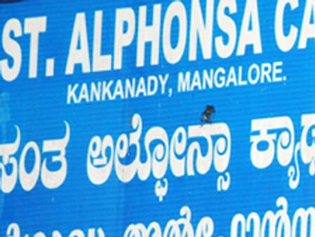 മംഗലാപുരത്ത് ക്രിസ്തുപ്രതിമയ്ക്കു നേരെ ആക്രമണം