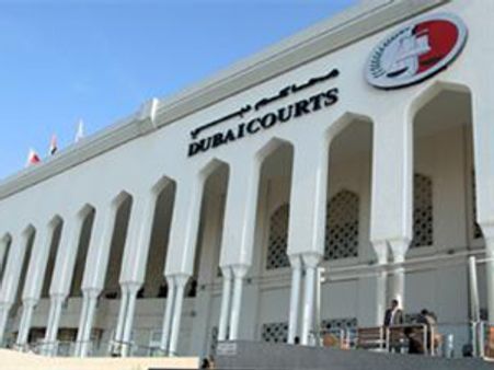 നഗ്നയായ വേശ്യയെ ജനലിലൂടെ പുറത്തേക്കെറിഞ്ഞു