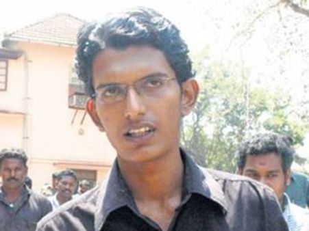 ശബരീനാഥിന്റെ കാറുകള്‍ ലേലം ചെയ്തു