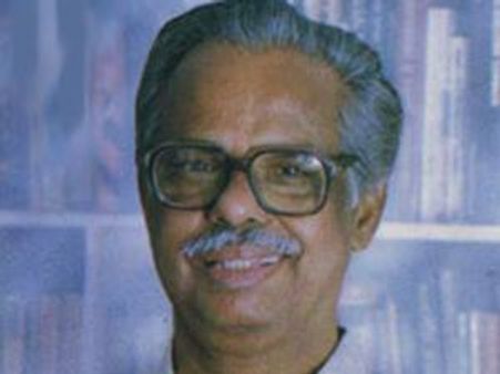 പവാര്‍ തല്ലിന് അര്‍ഹന്‍: ടി പത്മനാഭന്‍