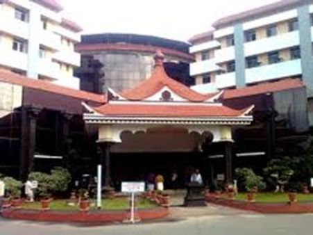 അമൃത നഴ്‌സുമാര്‍ സമരം തുടരുന്നു