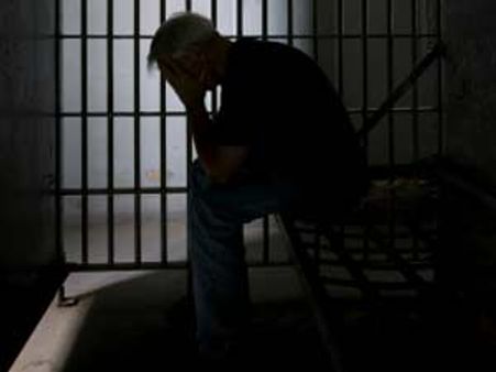 കല്യാണത്തിന് നഗ്നനൃത്തം, വരന്റെ പിതാവ് കുടുങ്ങി