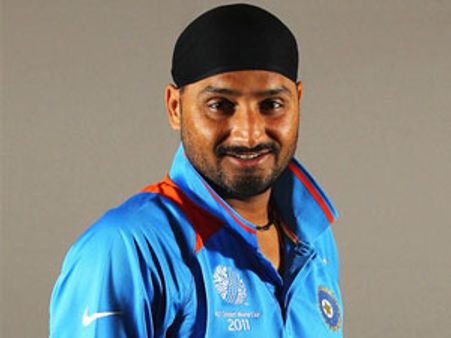 ഭാജിയുടെ ഫോം പോയി, പിന്നാലെ പാസ്‍പോര്‍ട്ടും