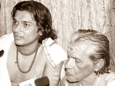 തന്ത്രിക്ക് കൂടുതല്‍ പരികര്‍മ്മികള്‍ വേണ്ട: കോടതി